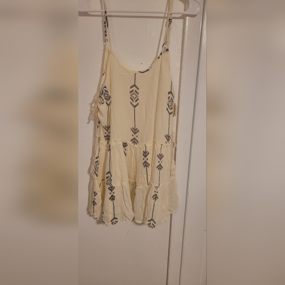 Woman beach cover up - Picture 6 of 6